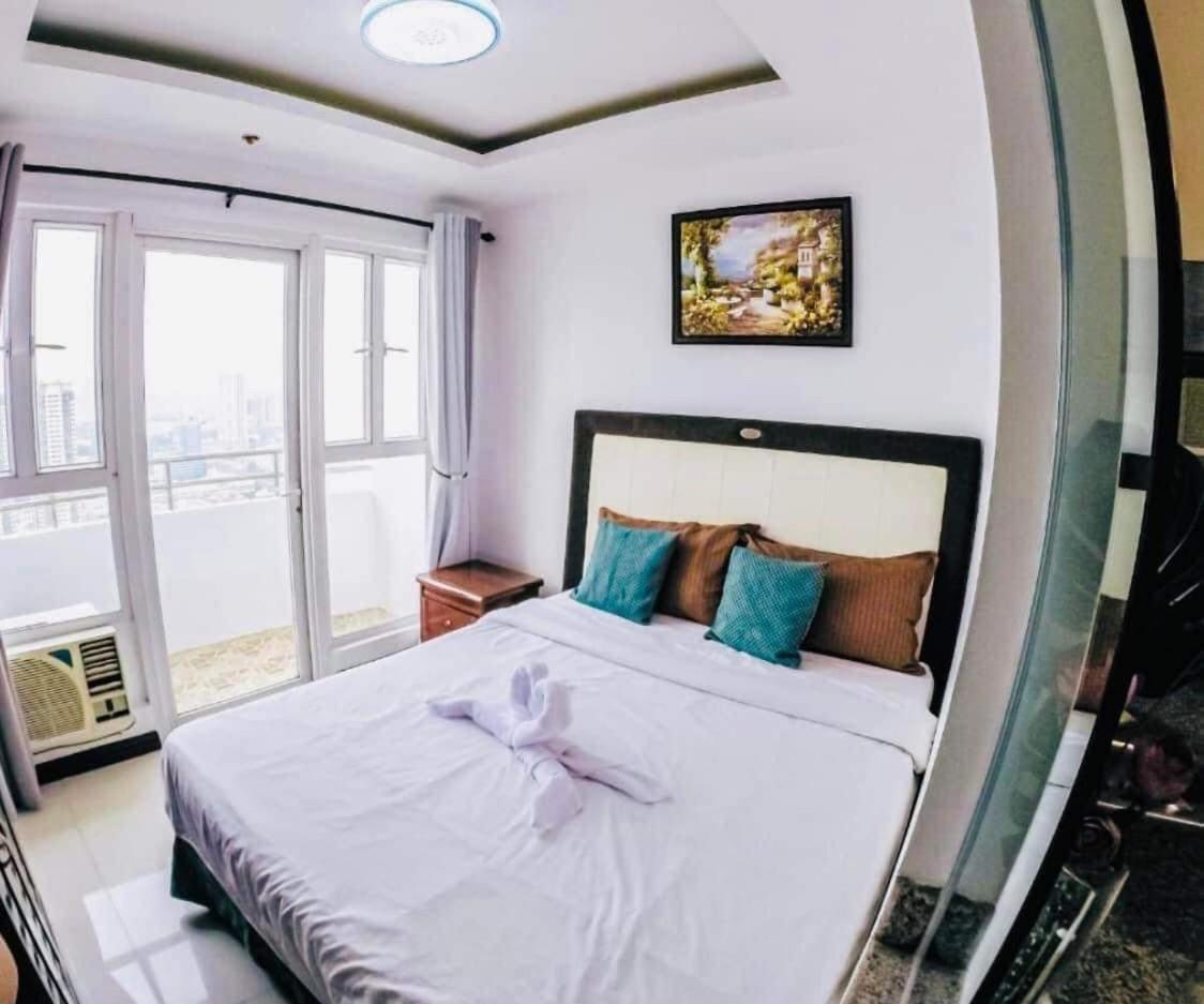 Birch Tower Malate Suites Manila Esterno foto